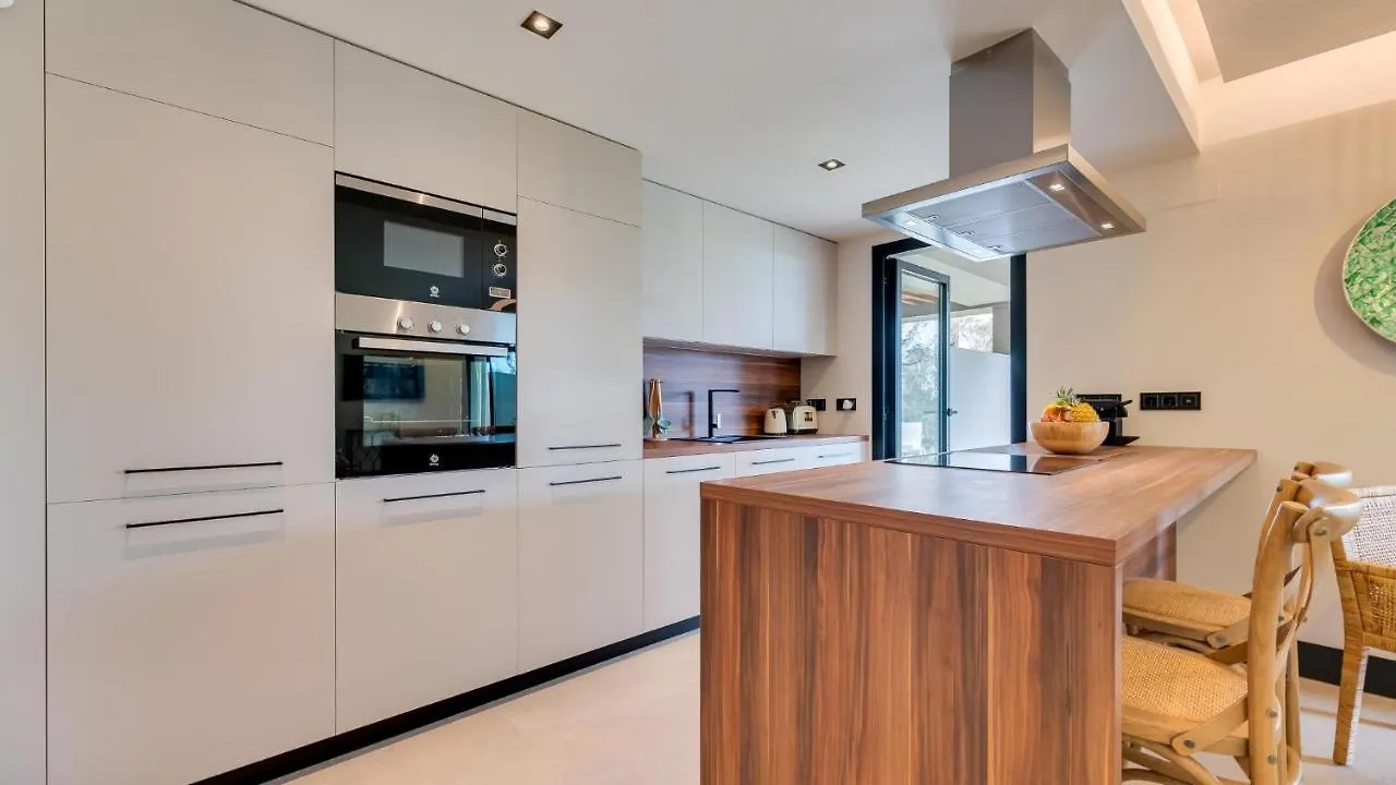 Apartment Endless Luxury At Marbella Lake Paradise