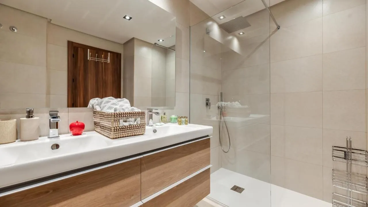 Apartment Endless Luxury At Marbella Lake Paradise
