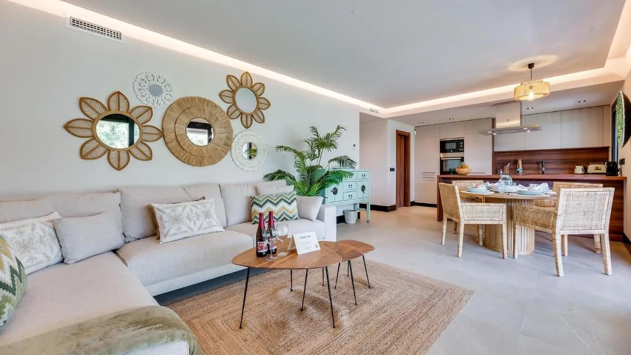 Apartment Endless Luxury At Marbella Lake Paradise